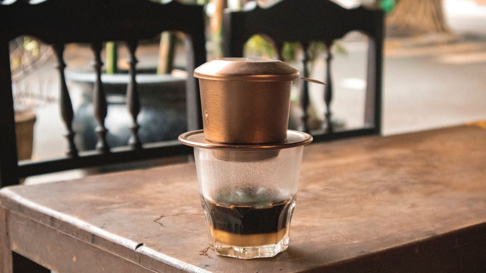 văn hoá cafe và trà việt nam, hình ảnh ly cà phê phin - nét độc đáo văn hoá việt