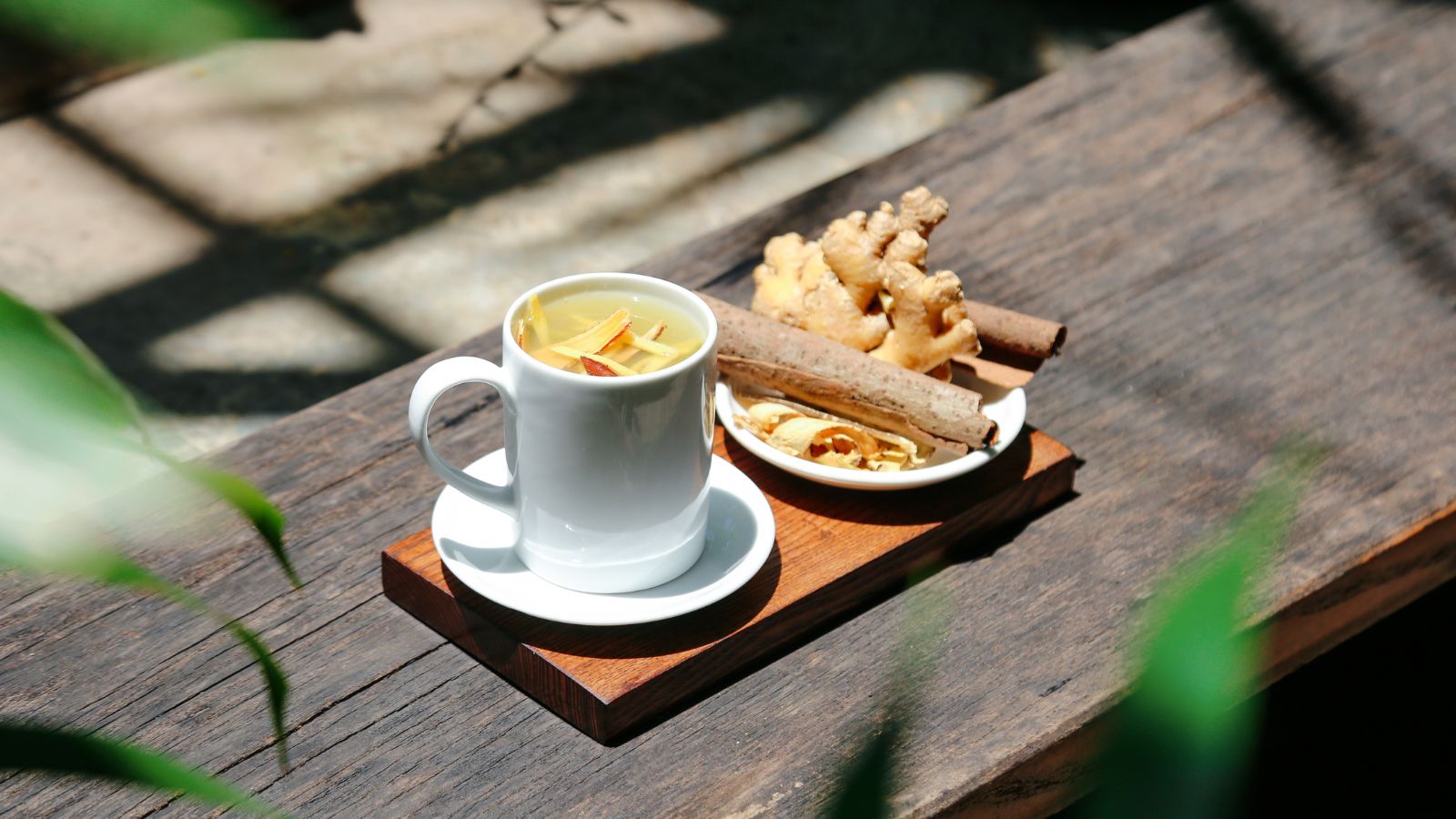 văn hoá cafe và trà việt nam, trà là thức uống tốt cho sức khoẻ. Hình ảnh minh hoạ cho trà gừng nóng
